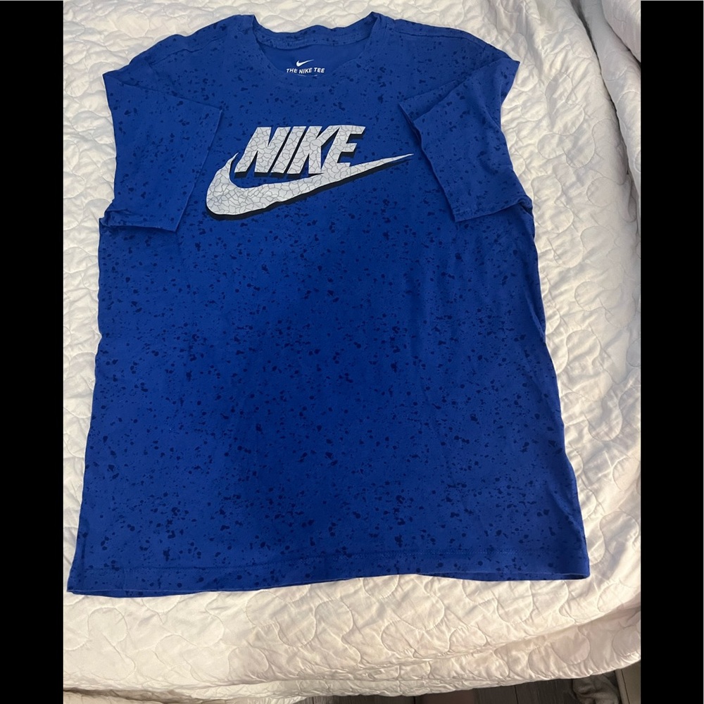 Men’s medium Nike short sleeve T-shirt blue.